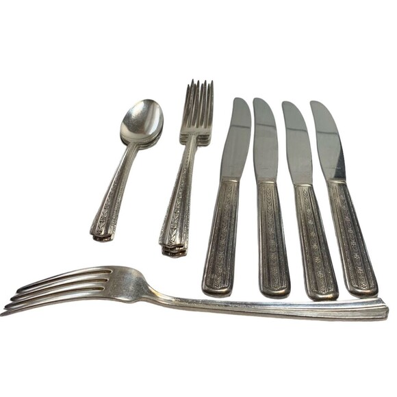 Vintage Set of 11 Pieces Wallace Brothers Roseanne Silver Plate AA Flatware - Picture 5 of 5